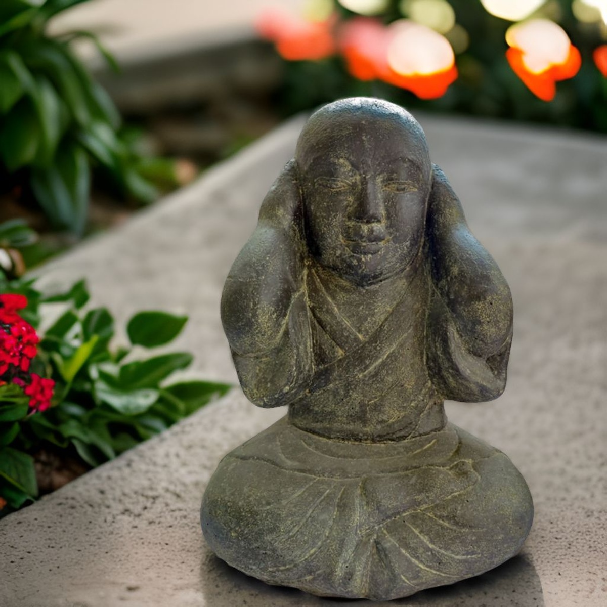 Gartenfigur Mönch "Nichts hören" aus Steinguss
