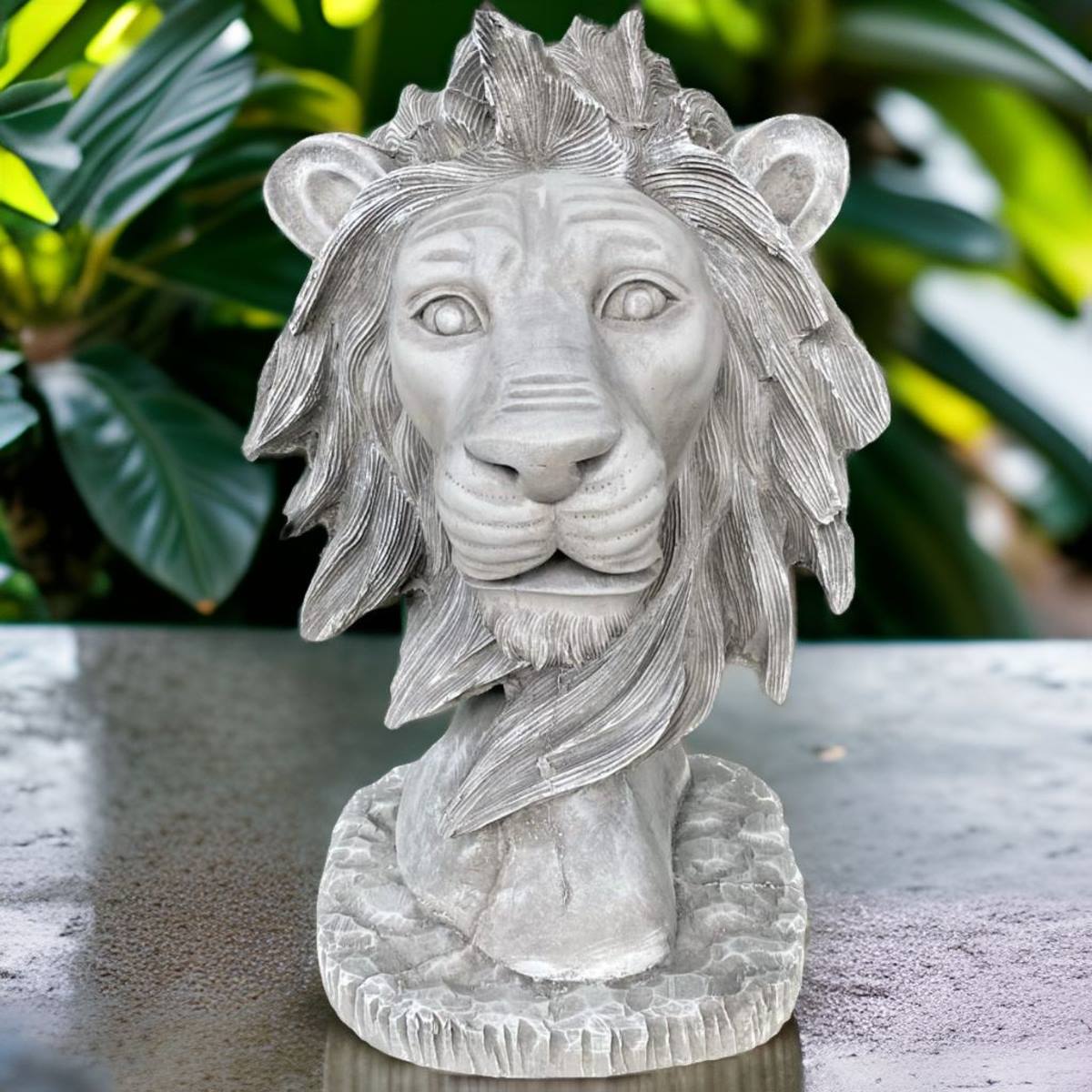 Löwenkopf Gartenfigur aus Steinguss