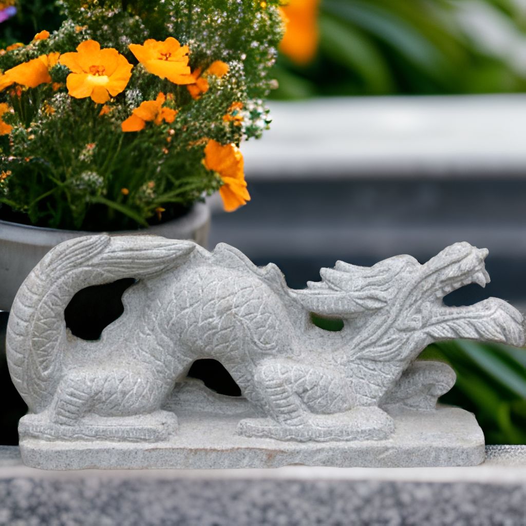 Drachen Gartenfigur aus Flussstein 