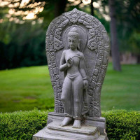 Relief stehender Buddha