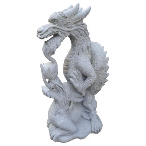 Steinfigur liegender Drachen