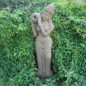 Dewi Sri Statue mit Trog