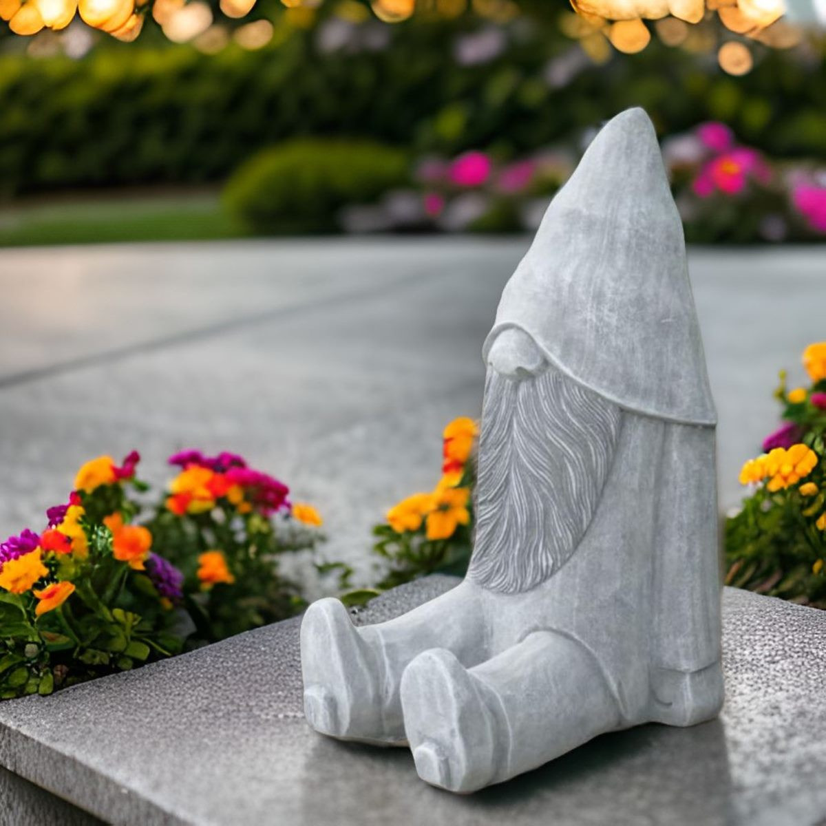 Gartenfigur sitzender Zwerg