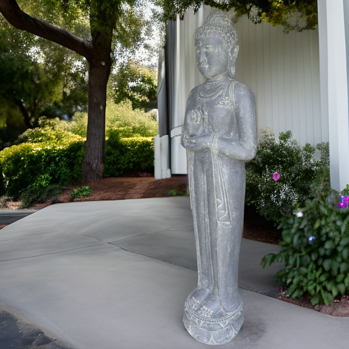 Großer stehender Buddha