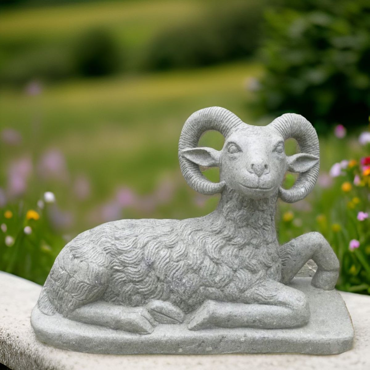 Gartenfigur Schaf (Widder)