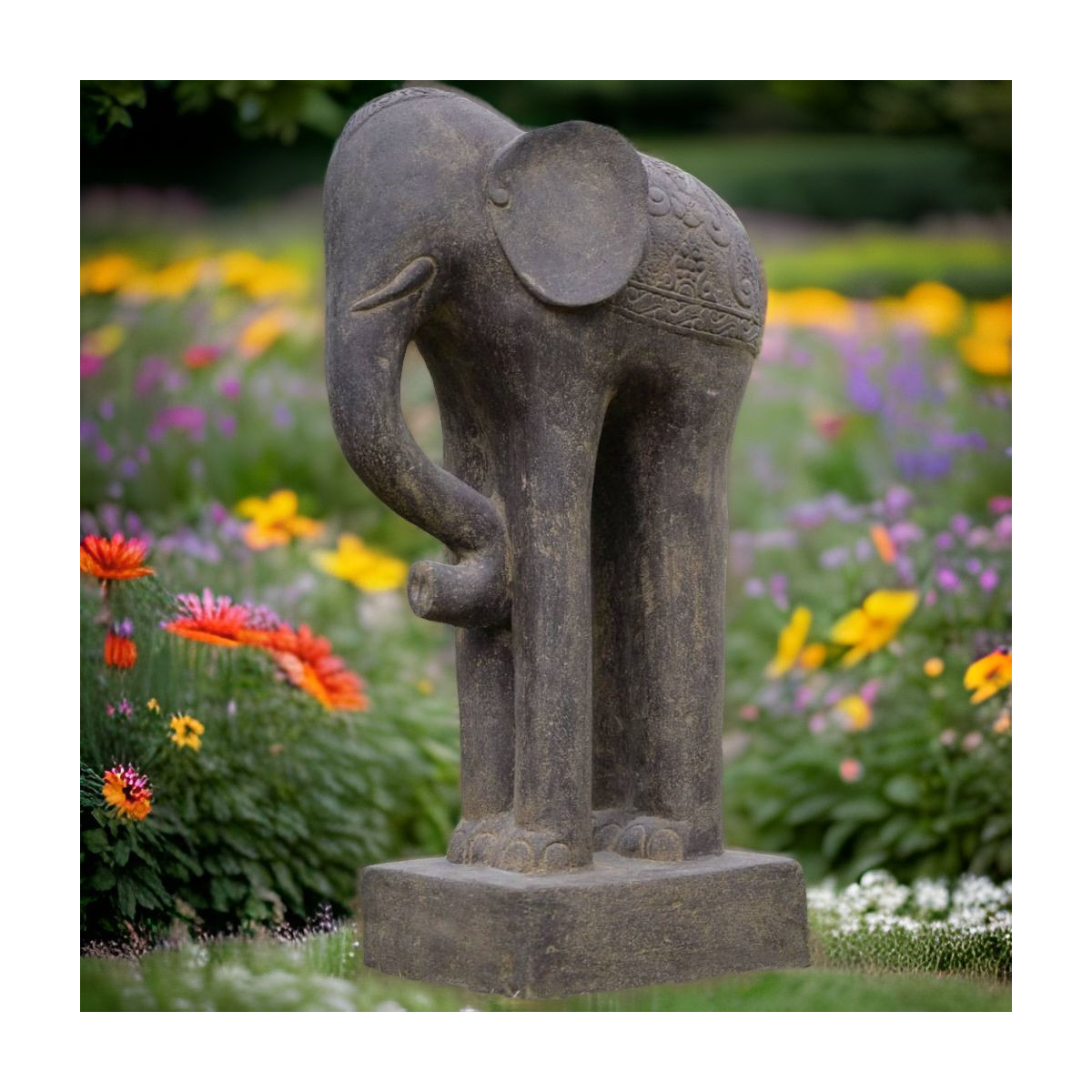 Gartenfigur Elefant auf Sockel