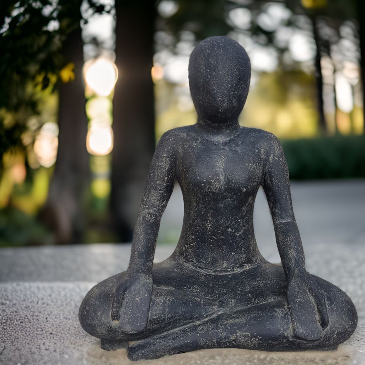 Yoga Gartenskulptur im Lotussitz