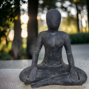 Yoga Gartenskulptur im Lotussitz